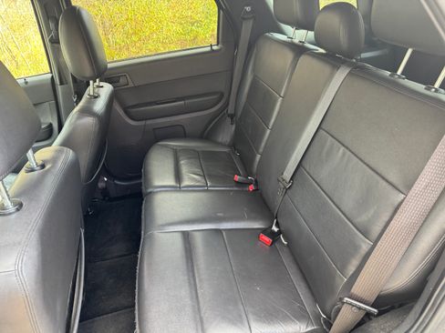Used 2011 Ford Escape XLT w/ 203A Rapid Spec Order Code image 4
