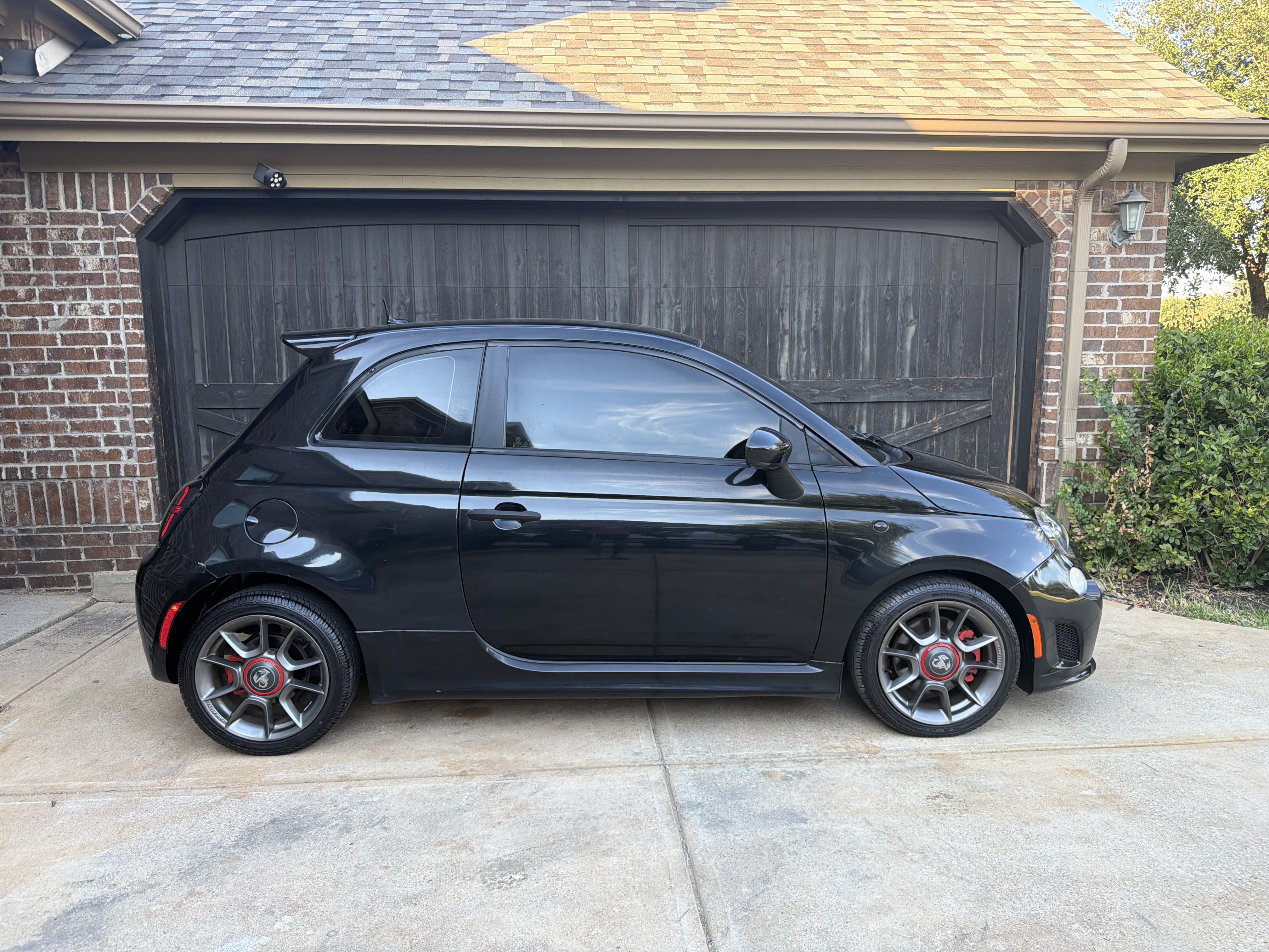 Used 2013 FIAT 500 Abarth w/ Comfort/Convenience Group FWD image 2