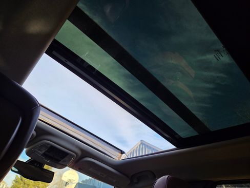 Used 2013 Jeep Grand Cherokee Overland image 9