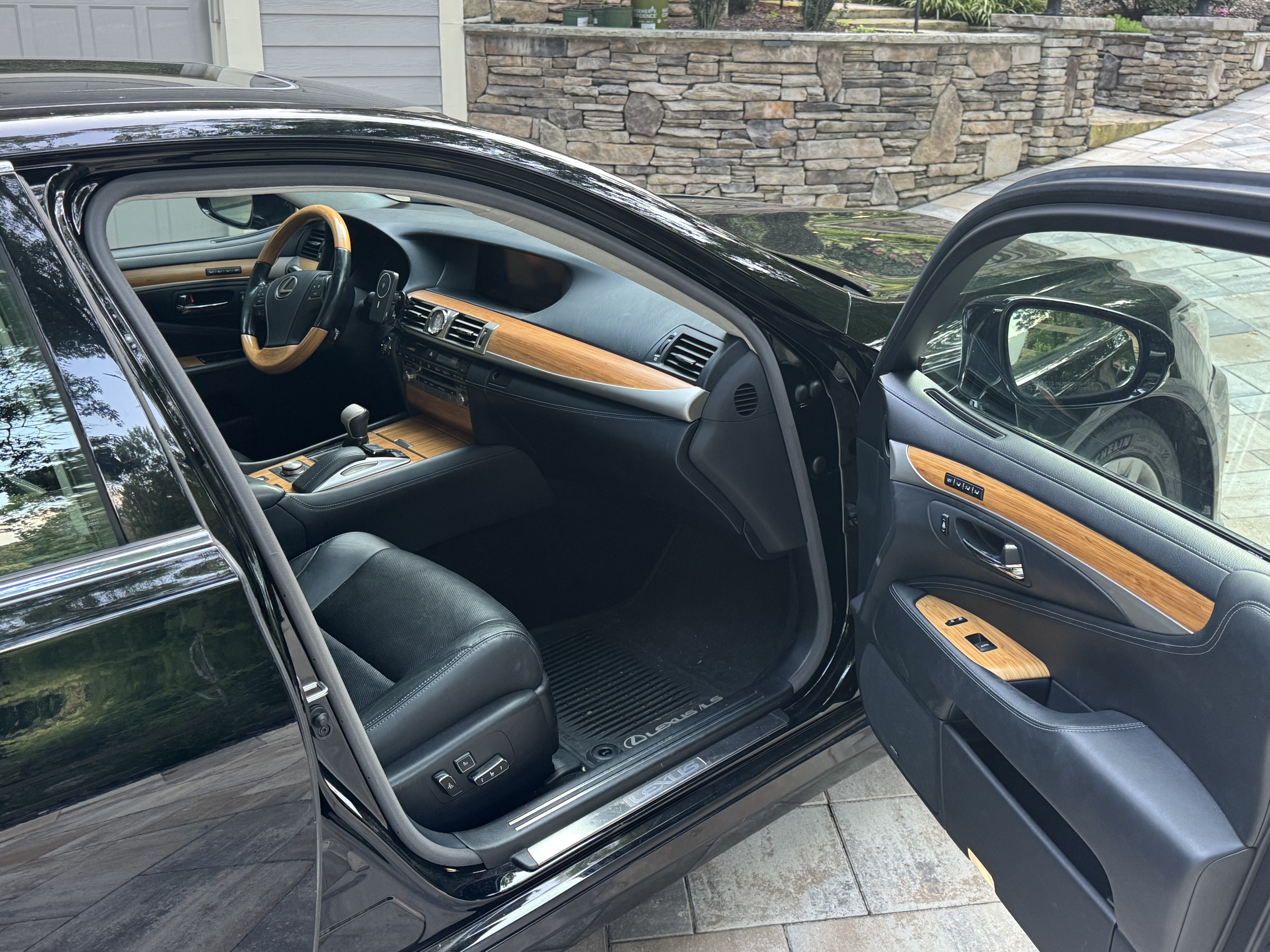Used 2017 Lexus LS 460 AWD w/ Comfort Package image 1