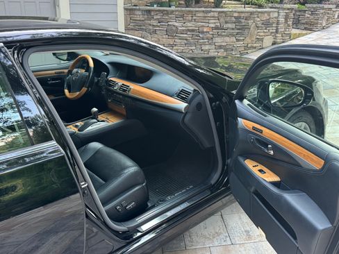 Used 2017 Lexus LS 460 AWD w/ Comfort Package image 1