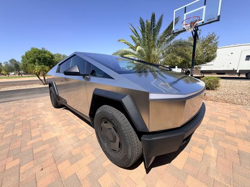 Used 2026 Tesla Cybertruck AWD Crew Cab image 12
