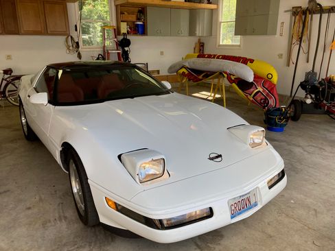 Used 1995 Chevrolet Corvette Coupe RWD image 4