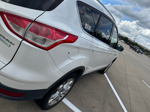 Used 2015 Ford Escape Titanium FWD image 4
