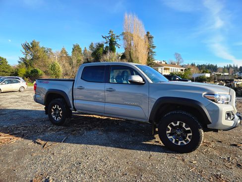 Used 2019 Toyota Tacoma TRD Off-Road image 6