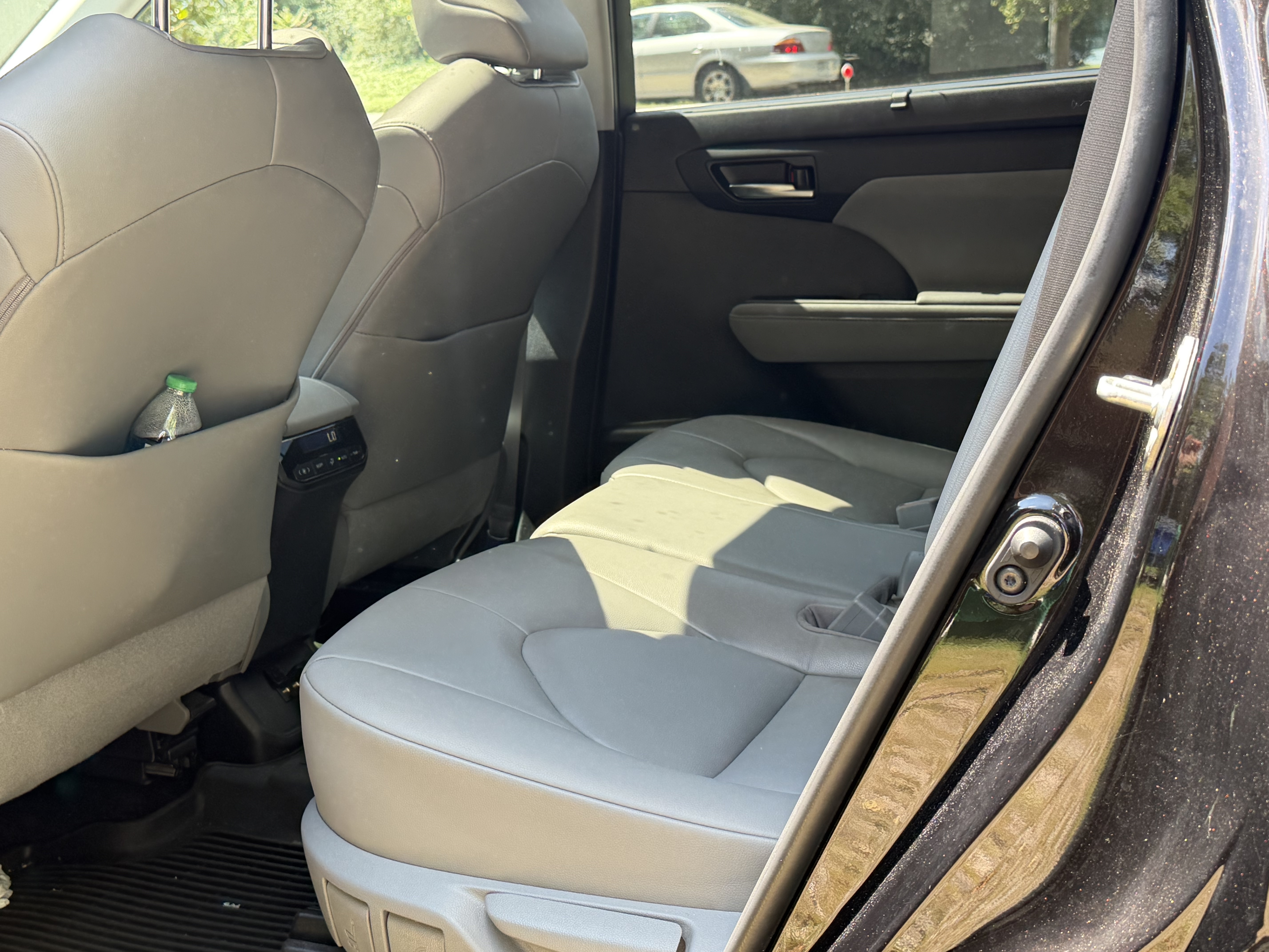 Used 2020 Toyota Highlander XLE AWD/4WD image 10