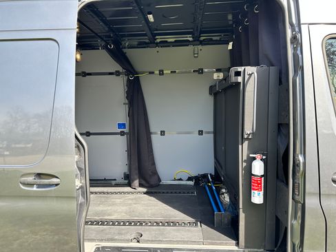 Used 2021 Mercedes-Benz Sprinter 2500 image 10