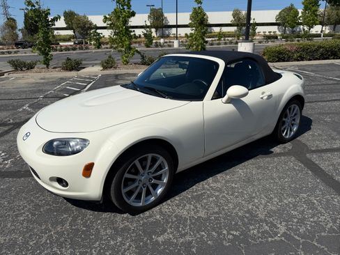 Used 2006 MAZDA MX-5 Miata Sport w/ Suspension Pkg RWD image 1