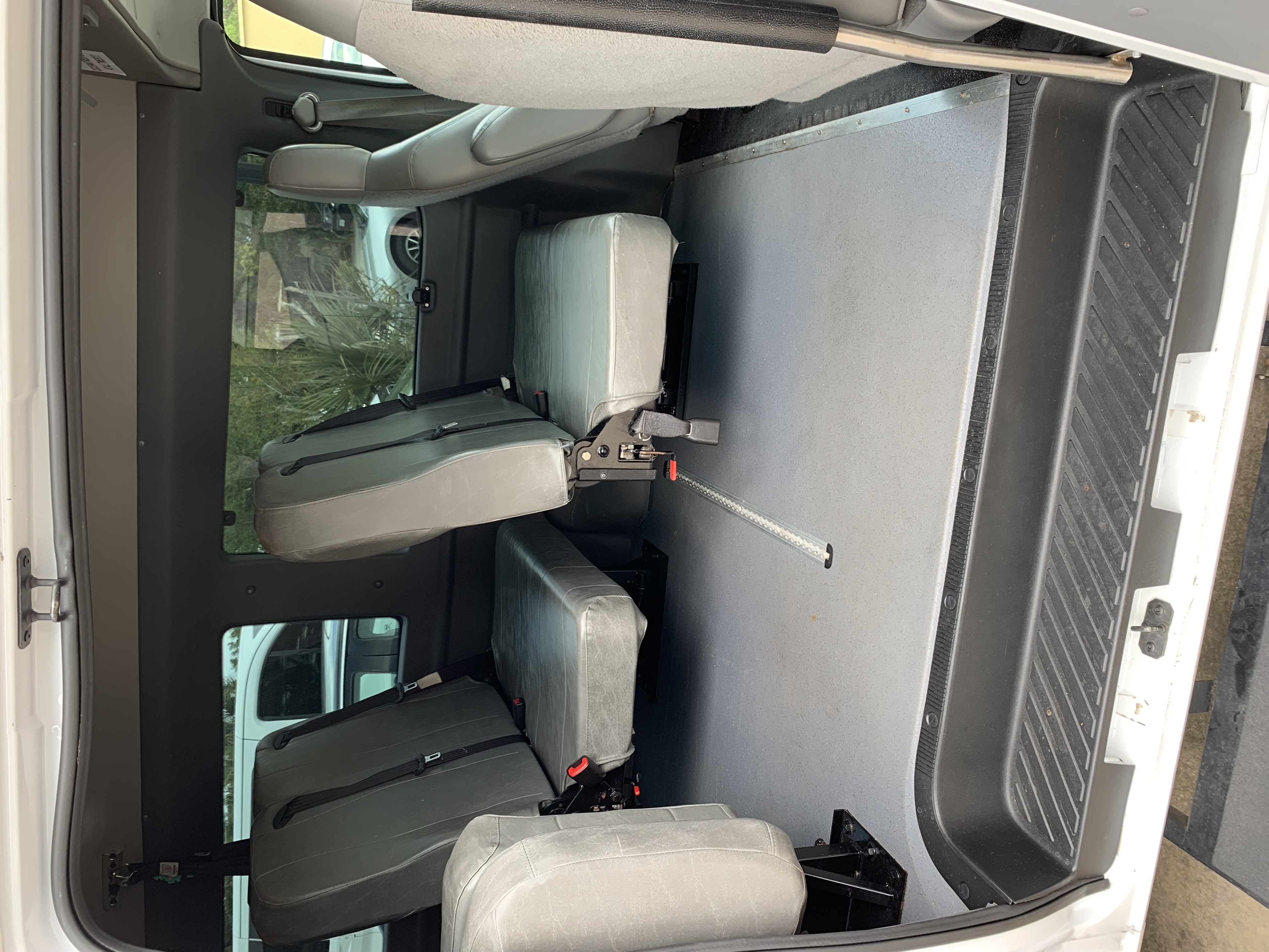 Used 2009 Ford E-250 and Econoline 250 Extended RWD image 11