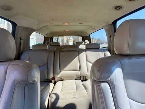 Used 2003 Chevrolet Suburban Z71 image 6