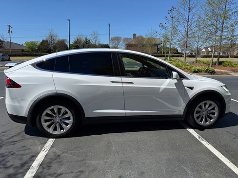 Used 2021 Tesla Model X Performance image 8