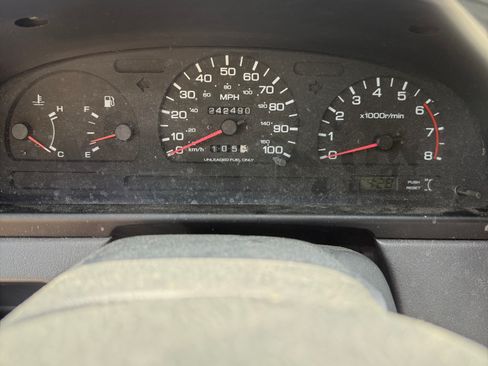 Used 1995 Nissan Pathfinder XE AWD/4WD image 10