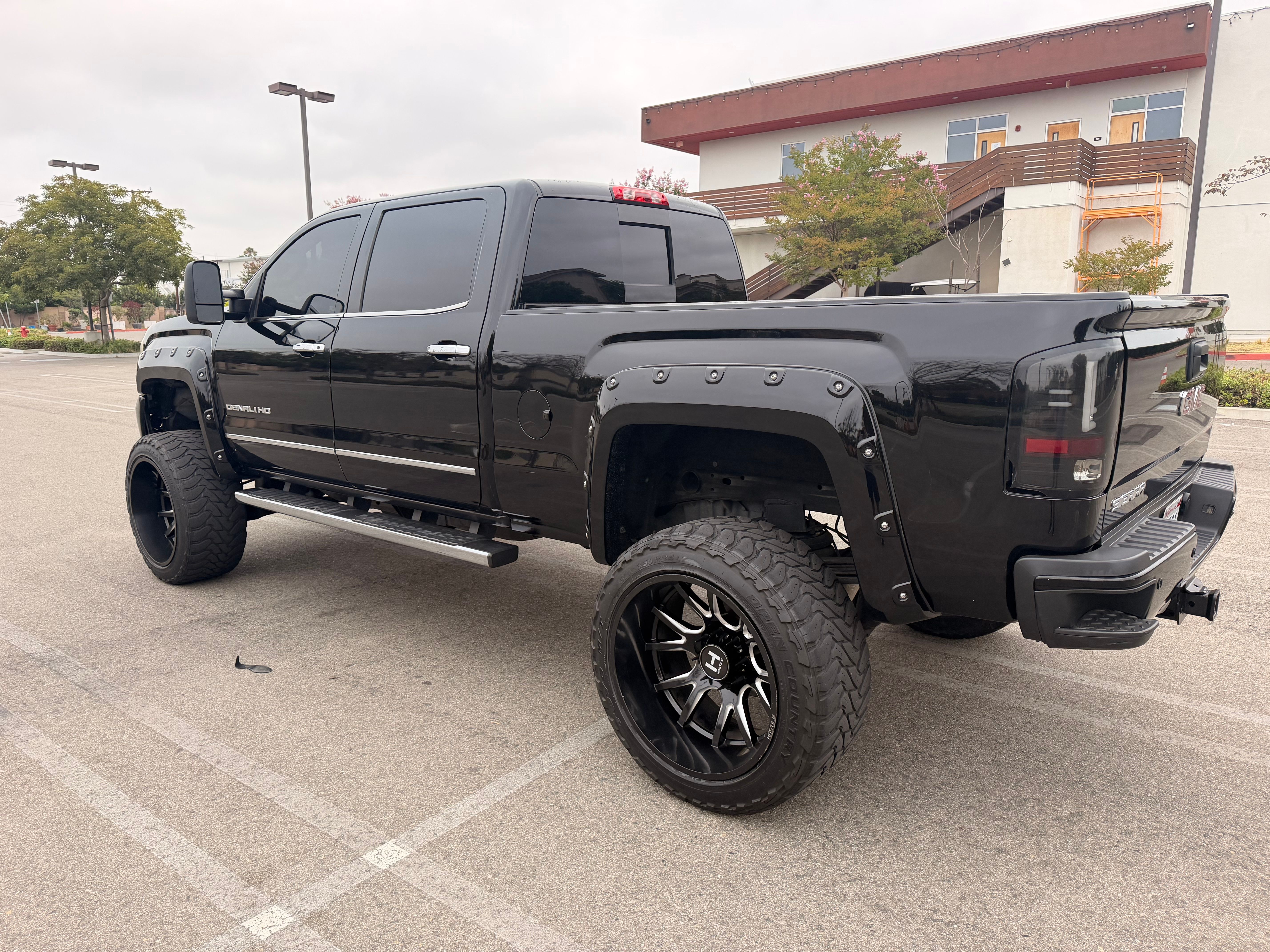 Used 2015 GMC Sierra 2500 Denali w/ Duramax Plus Package AWD/4WD image 2