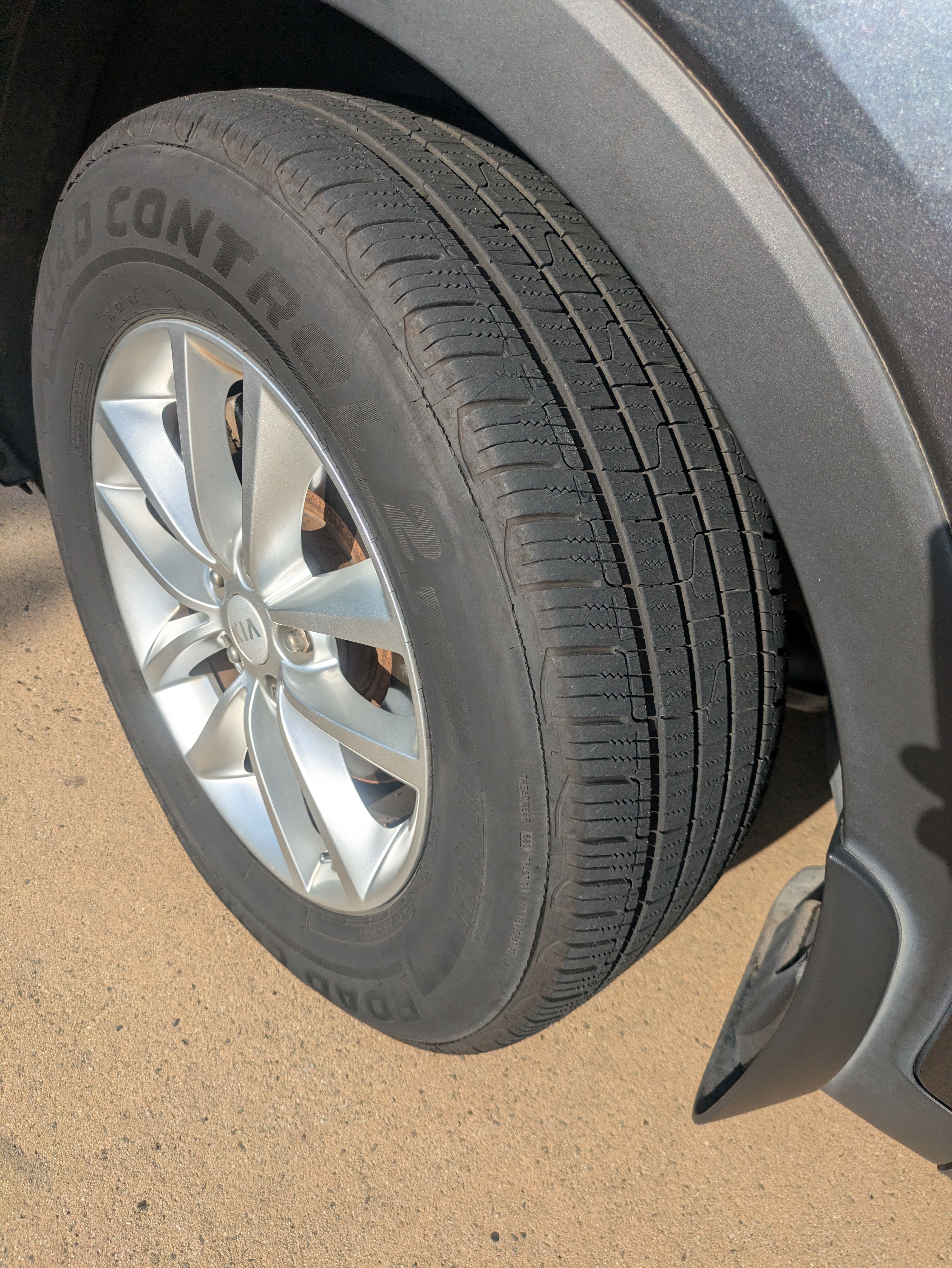 Used 2016 Kia Sorento FWD image 11