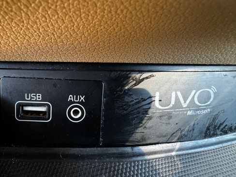 Used 2016 Kia Sedona LX w/ LX Convenience Package FWD image 8