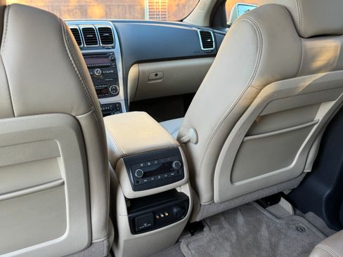 Used 2011 GMC Acadia SLT FWD image 16