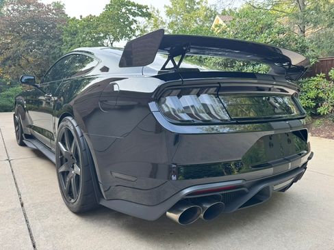 Used 2022 Ford Mustang Shelby GT500 w/ Carbon Fiber Track Pack image 10