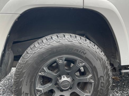 Used 2012 Toyota 4Runner SR5 w/ Convenience Pkg image 18