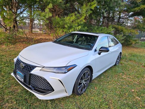 Used 2019 Toyota Avalon Touring image 5