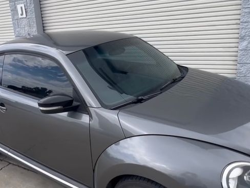 Used 2013 Volkswagen Beetle 2.0T image 9