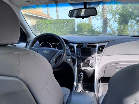 Used 2015 Hyundai Sonata Hybrid image 9