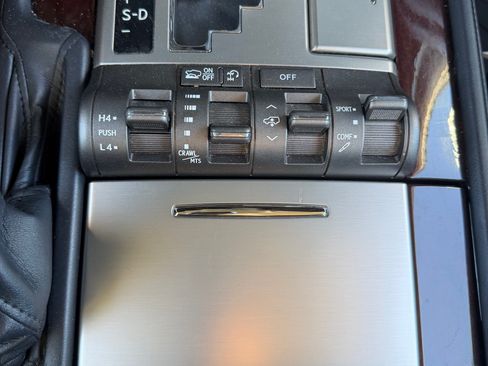 Used 2013 Lexus LX 570 4WD w/ Luxury Pkg image 15
