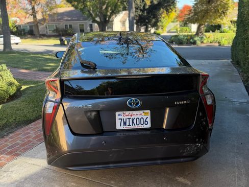 Used 2016 Toyota Prius Four Touring image 4