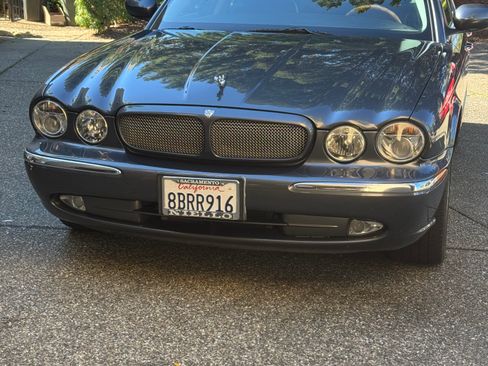 Used 2005 Jaguar XJ8 image 4