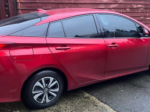 Used 2018 Toyota Prius Prime Premium image 8