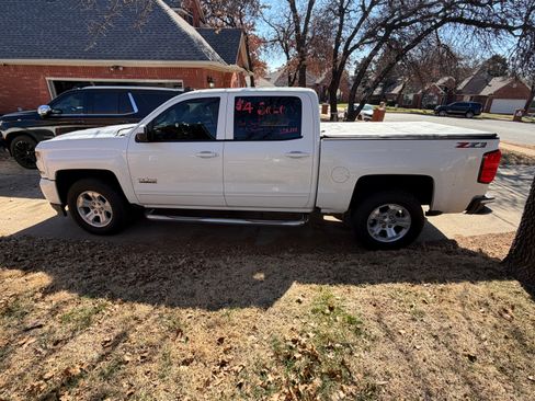Used 2018 Chevrolet Silverado 1500 LT w/ Texas Edition image 2
