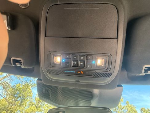 Used 2020 Ford Explorer XLT w/ Equipment Group 202A image 16