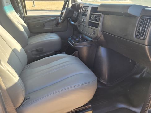 Used 2010 Chevrolet Express 1500 LS w/ Power Package image 4