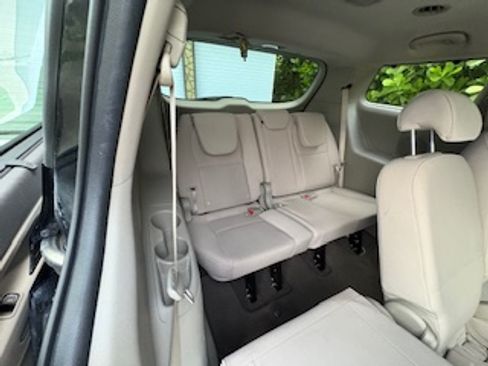 Used 2016 Kia Sedona LX w/ LX Convenience Package image 15