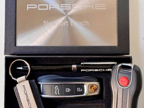 Used 2022 Porsche Cayenne GTS image 21