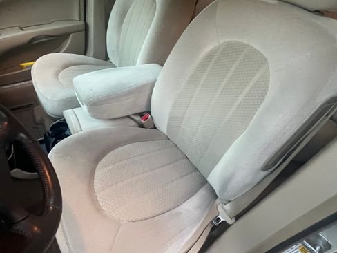 Used 2011 Buick Lucerne CX image 13