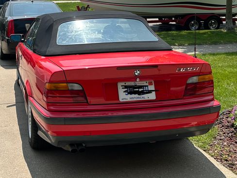Used 1995 BMW 325i Convertible RWD image 10