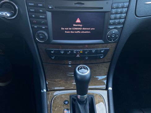 Used 2009 Mercedes-Benz E 550 Sedan image 23