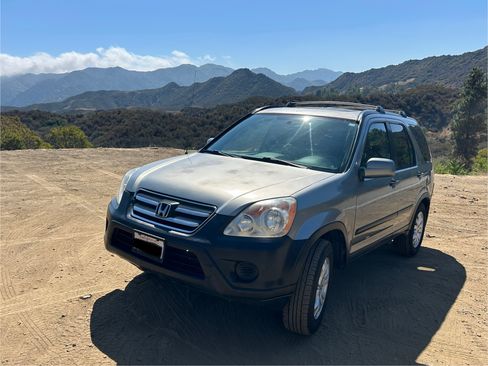 Used 2005 Honda CR-V EX image 2