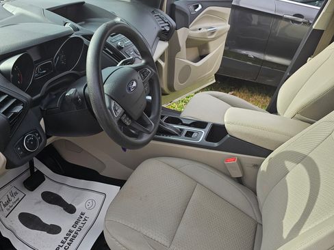 Used 2017 Ford Escape SE image 9