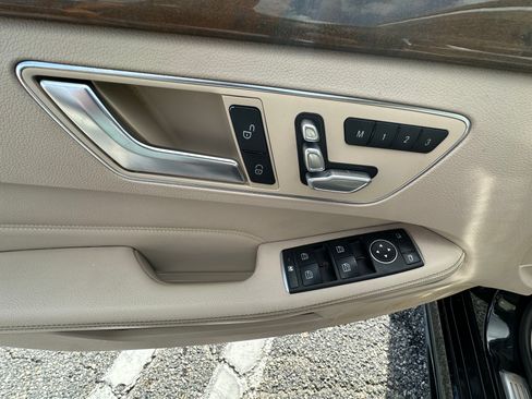 Used 2014 Mercedes-Benz E 350 4MATIC Sedan image 13