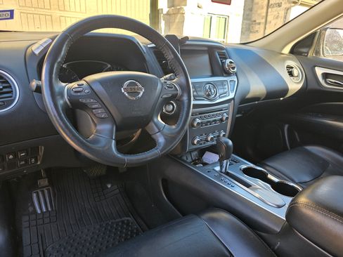 Used 2020 Nissan Pathfinder SL image 12
