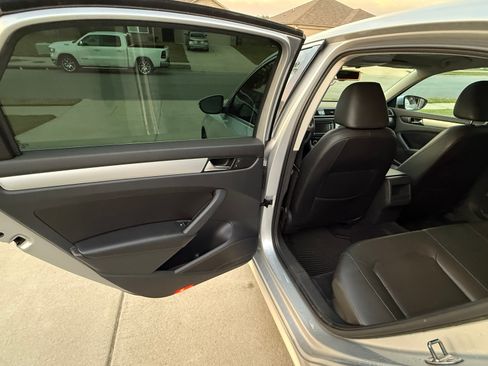 Used 2012 Volkswagen Passat 2.5 SE FWD image 23