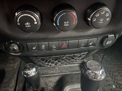 Used 2014 Jeep Wrangler Unlimited Sahara image 6