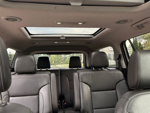 Used 2023 GMC Acadia SLT w/ Preferred Package AWD/4WD image 9