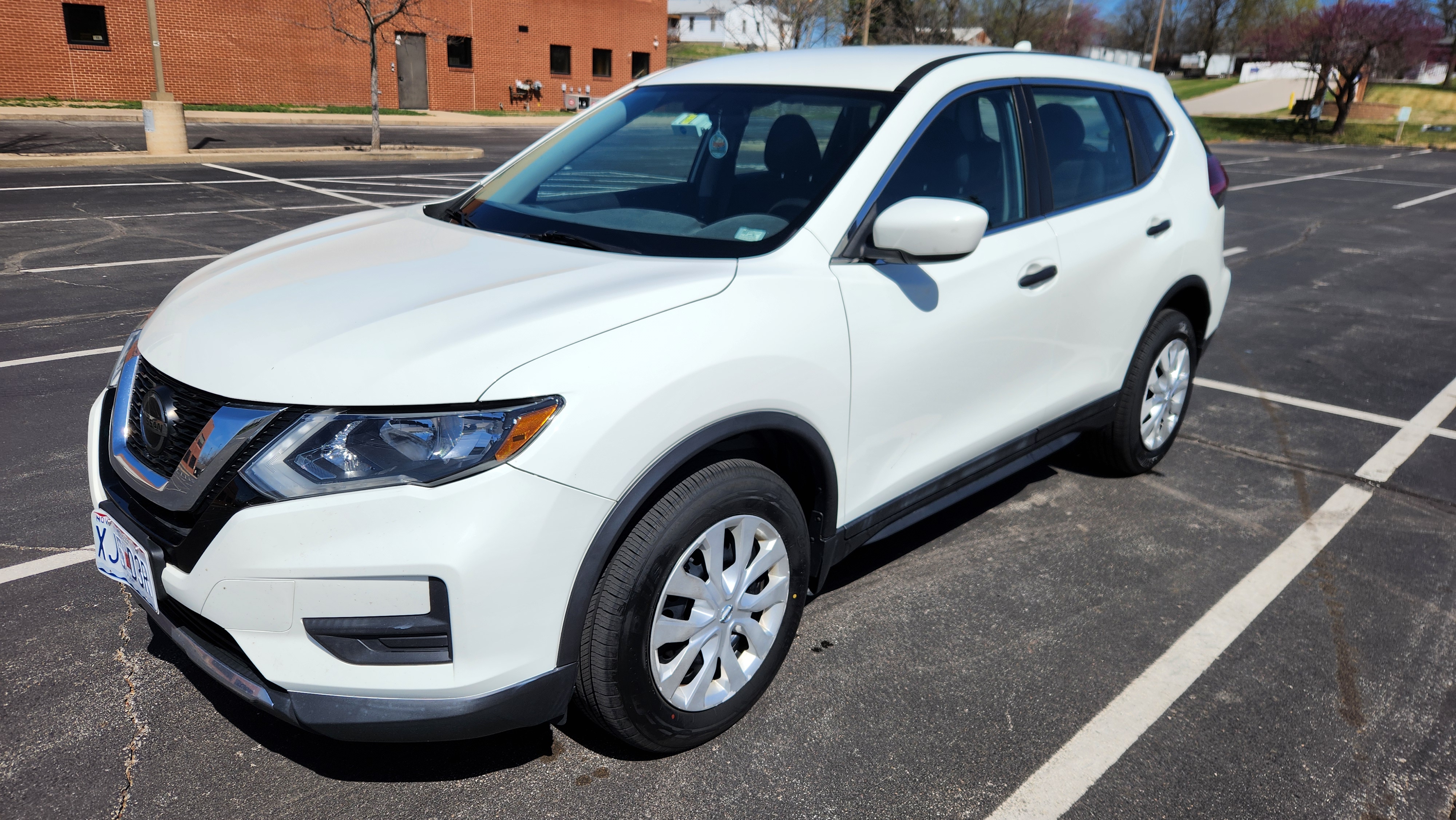 Used 2018 Nissan Rogue S AWD/4WD image 1