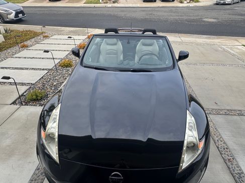 Used 2017 Nissan 370Z Touring image 8