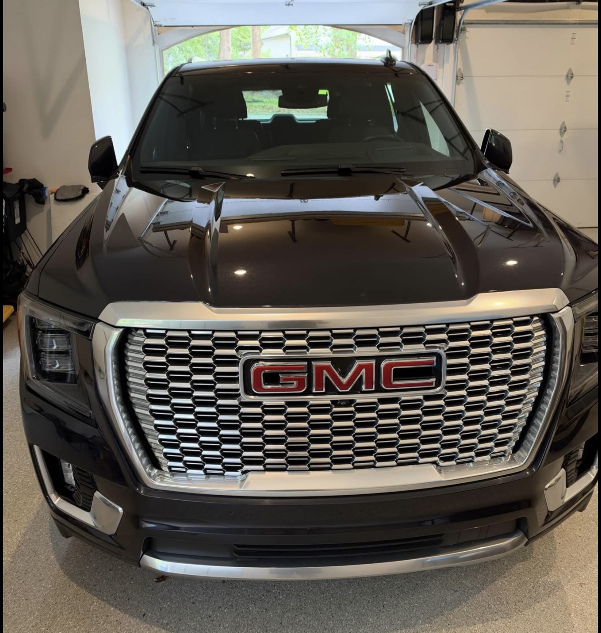 Used 2023 GMC Yukon Denali AWD/4WD image 1