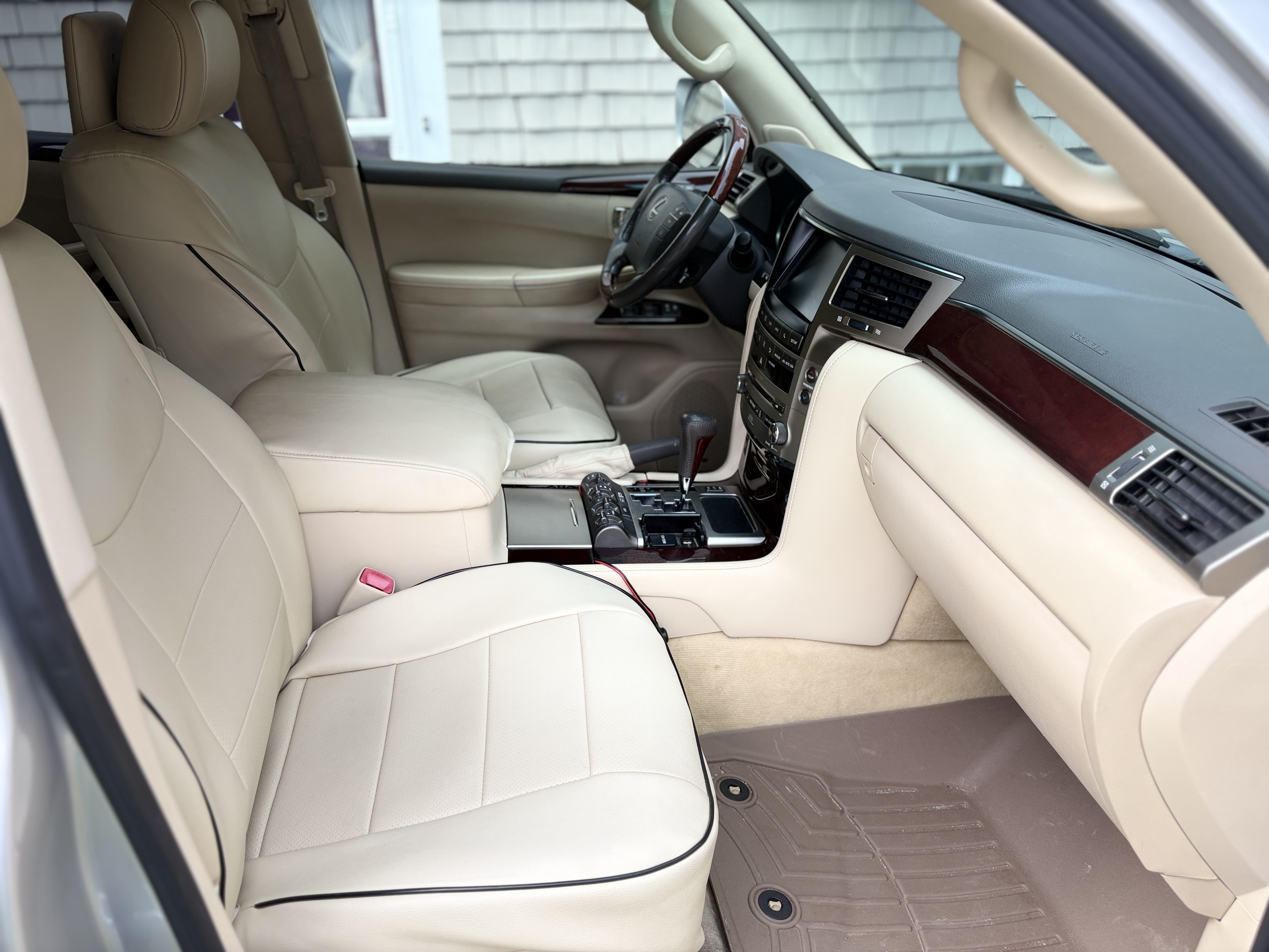 Used 2013 Lexus LX 570 4WD w/ Luxury Pkg image 11