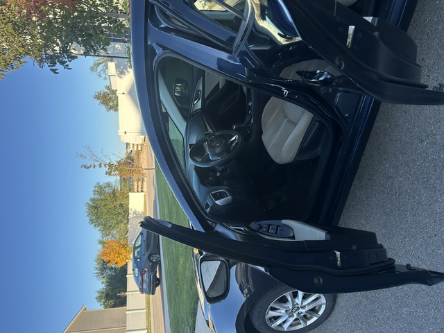 Used 2017 MAZDA MAZDA3 Sport w/ Preferred Equipment Package FWD image 11