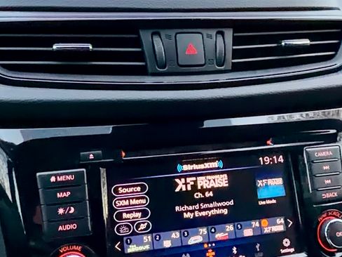 Used 2019 Nissan Rogue SL w/ Premium Package image 15